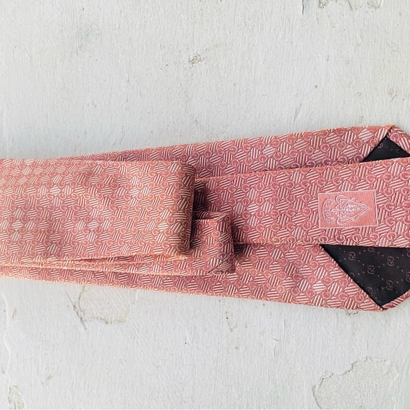 Authentic Gucci silk tie. - Picture 2 of 7